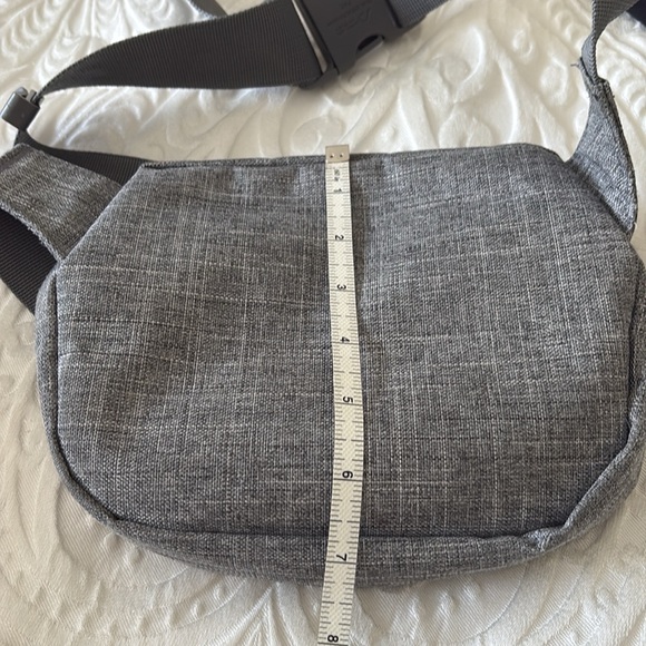 NOT FOR SALE Herschel Belt Bag - Picture 8 of 9
